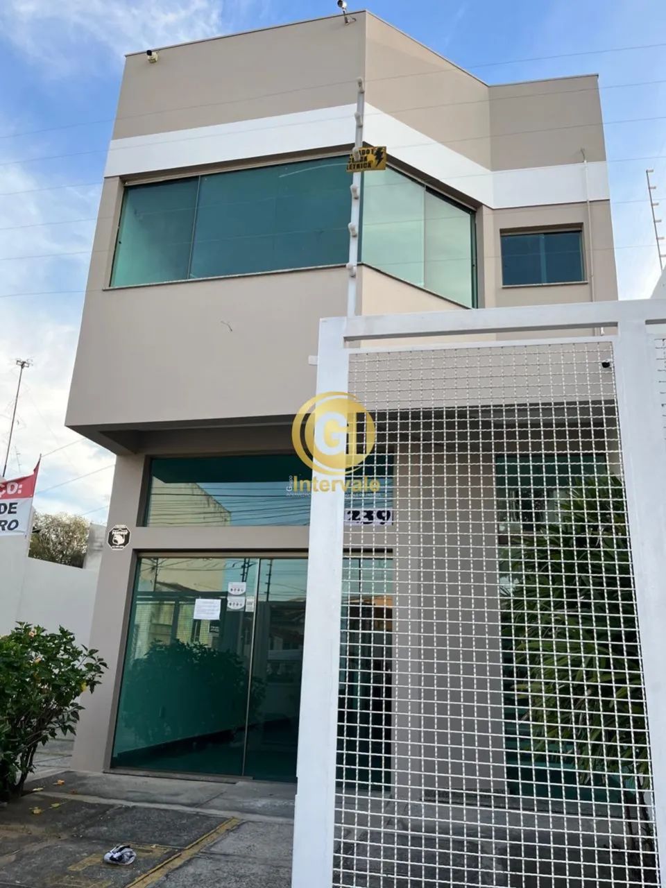 Ponto Comercial Próxima ao Fórum e Prefeitura em Jacareí | 500m² e 8 Vagas