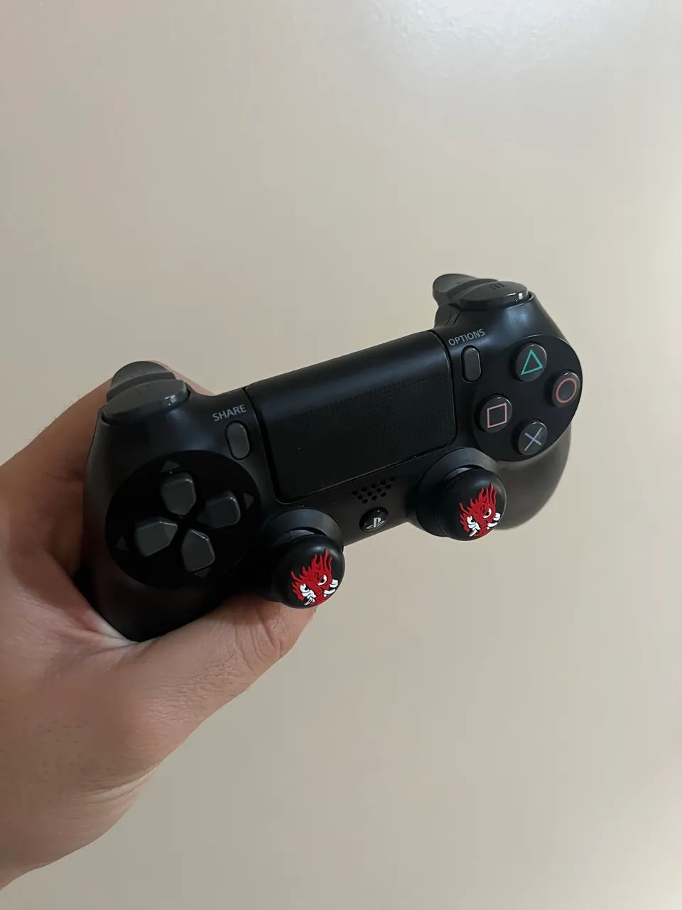 Ps4 Slim 1 TB com jogos e 2 controles 
