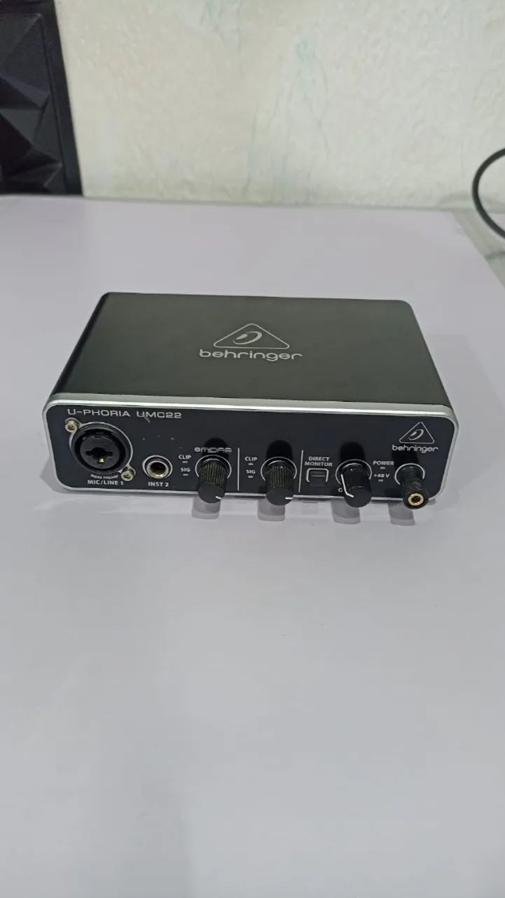 Interface De Áudio Behringer U-phoria Umc22 Midas Usb - Foto 2