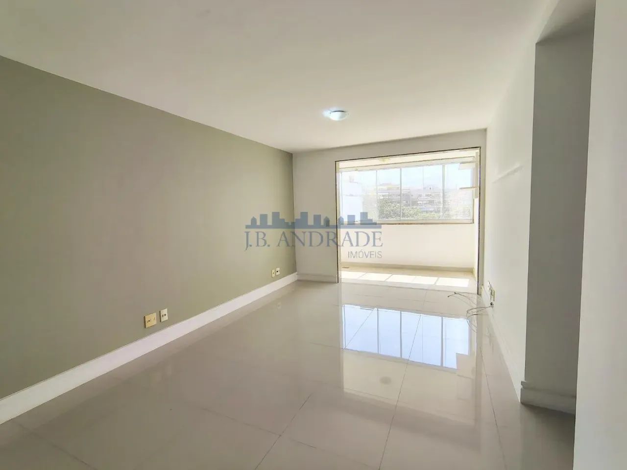 Apartamento com 83m², 2 quartos, dependência revertida e 2 vagas 2