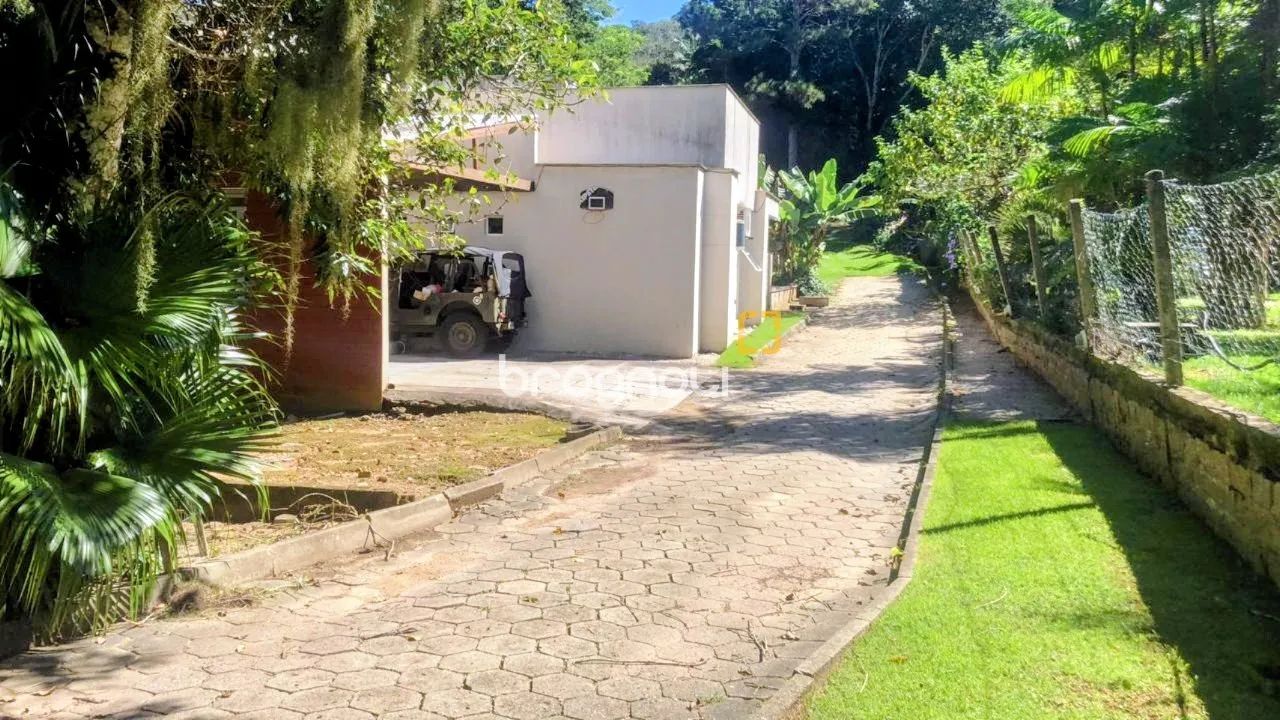 BROGNOLI VENDE - CASA COM 4 SUÍTES NO SAMBAQUI - Foto 2