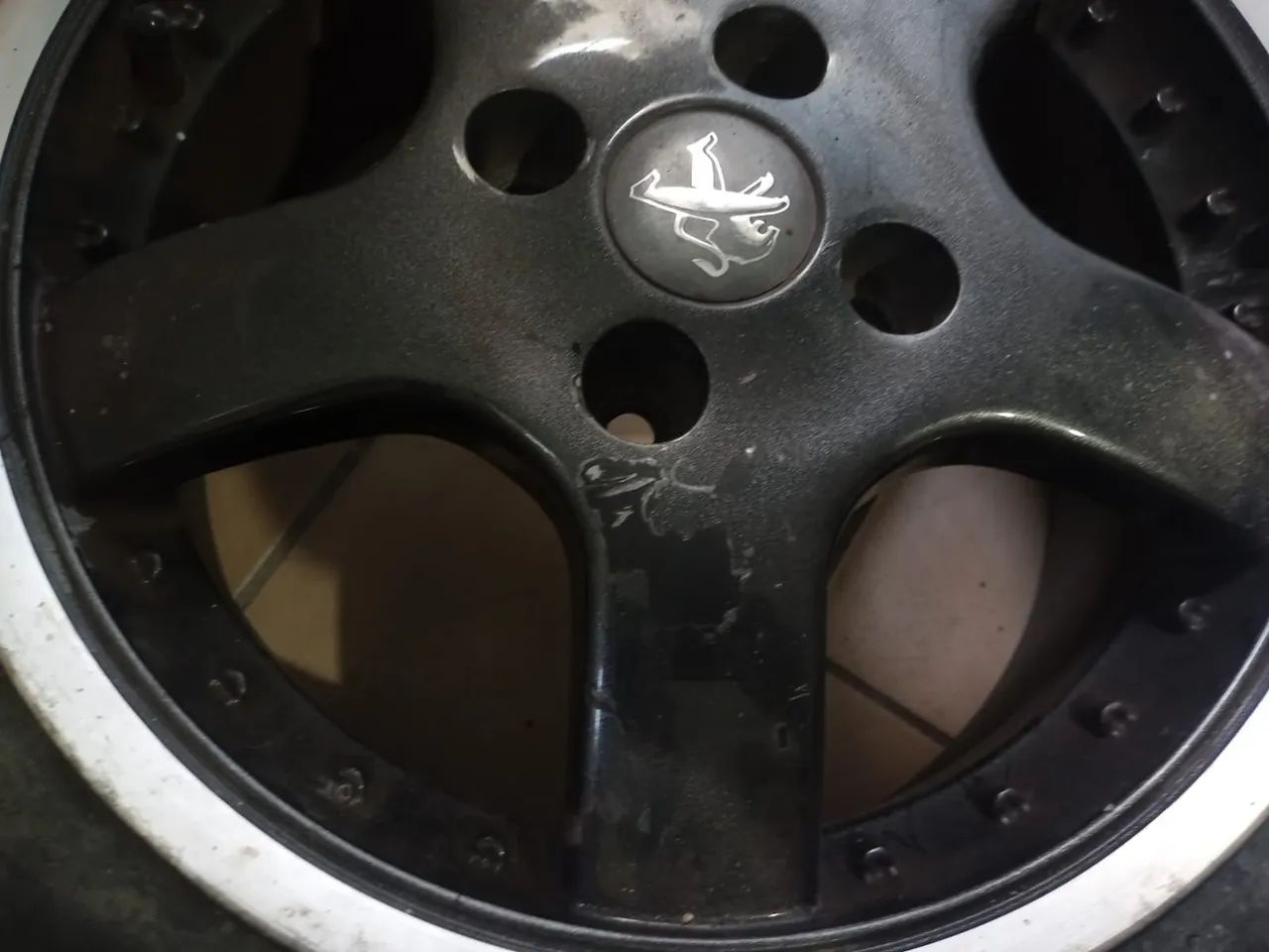 Vende-se rodas Ford 4×108 , compatível com Peugeot 206 e Citroen.