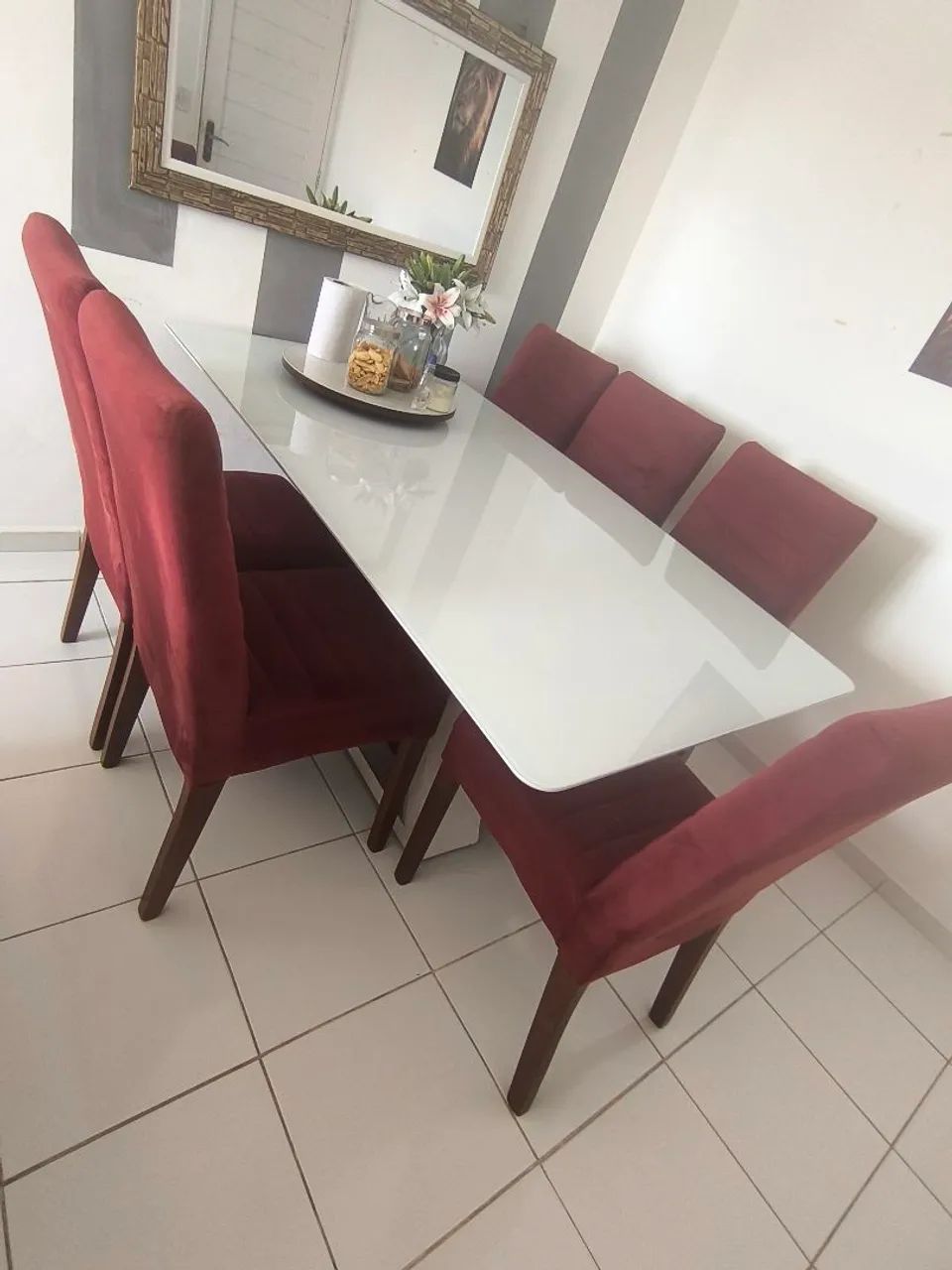 Mesa com 6 cadeiras 