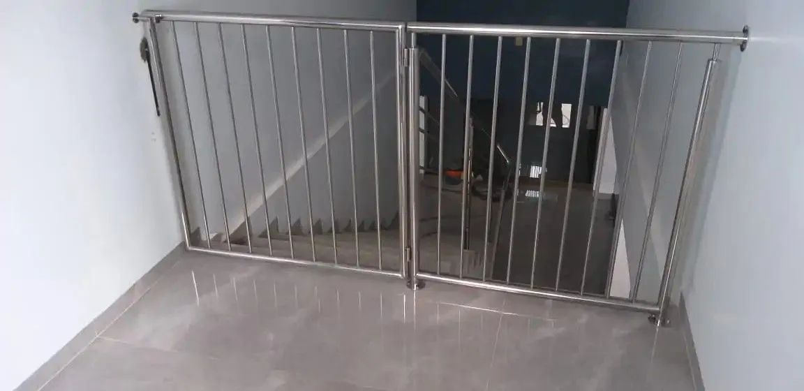 Portinhola e corrimão de aço inox. - Foto 2