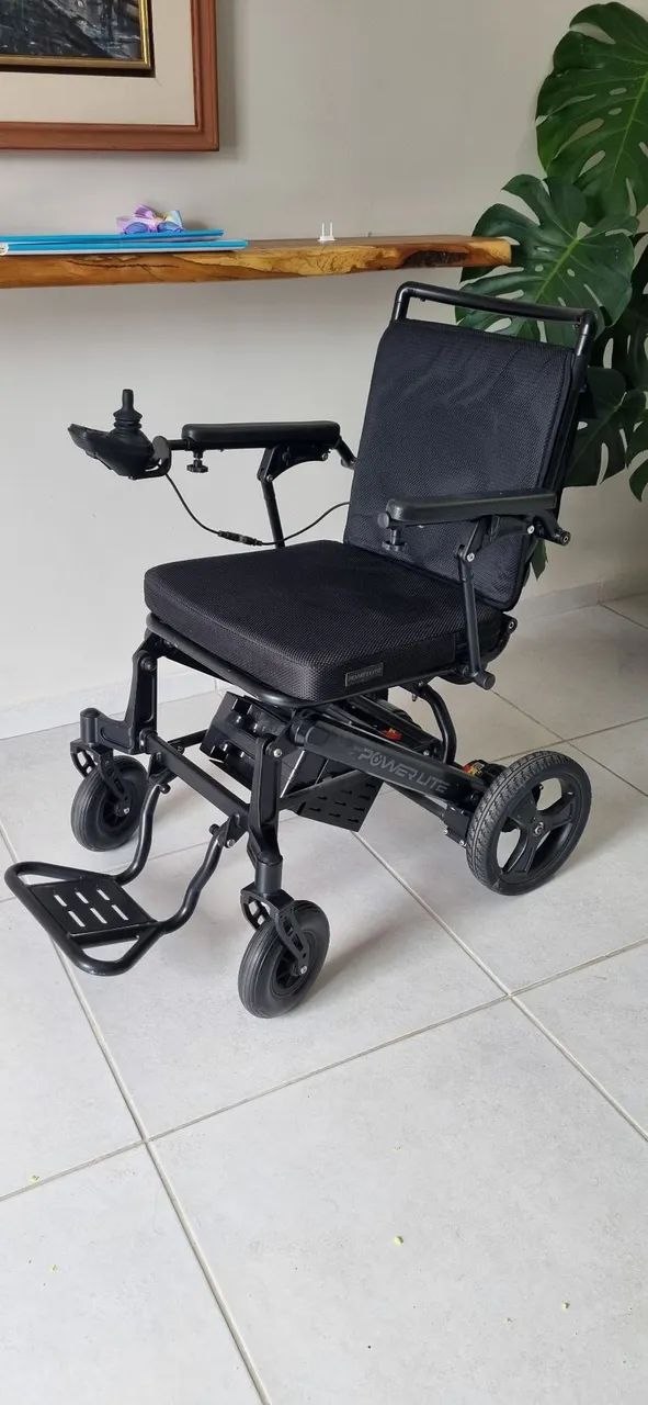 Cadeira de rodas motorizada 