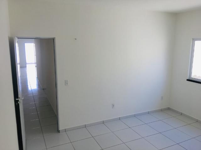 D.P Casa em Pedras com 3 Quartos 100 m da parada de onibus - Foto 2