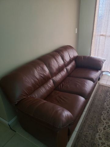 Sofa 100% couro legitimo 3 lugares - Foto 4