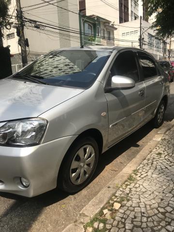 Toyota etios xs sedan 1.5 14/15 - Foto 3