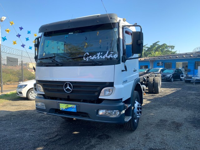 MERCEDES-BENZ 2425 ATEGO 6X2 / 2011