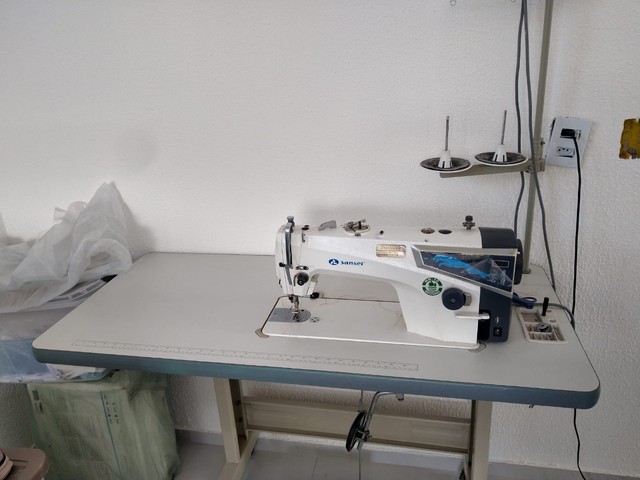 Máquina de Costura Sansei