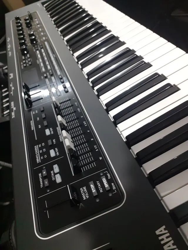 TECLADO YAMAHA CK61 STAGE KEYBOARD 61 TECLAS