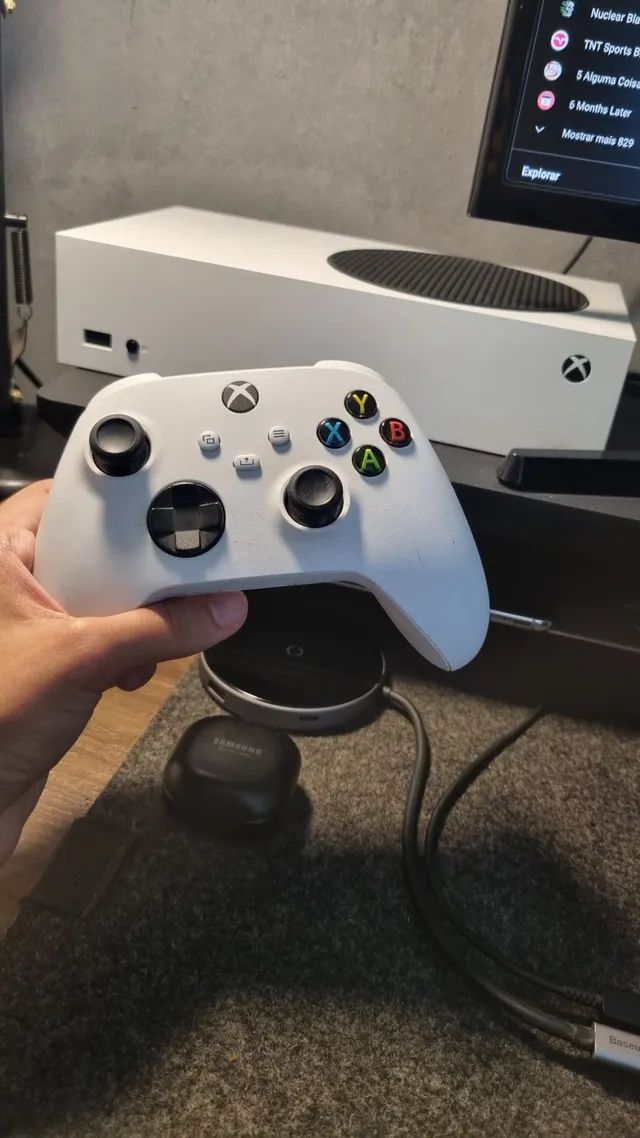 Xbox Series S 500GB em excelente estado + bateria extra pro joystick