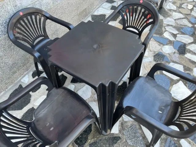 Jogo mesa cadeira com braço preta nova pra lanche partir de 190 reais cada