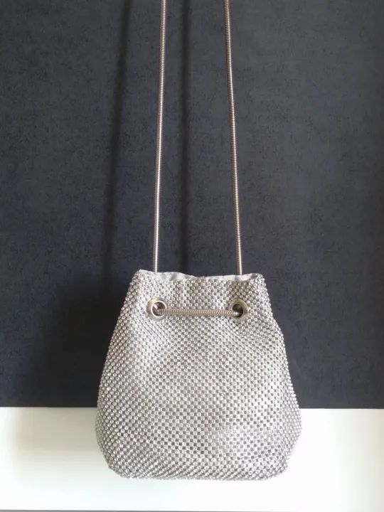 Bolsinha prata crutch com strass de ombro com fecho  - Foto 2