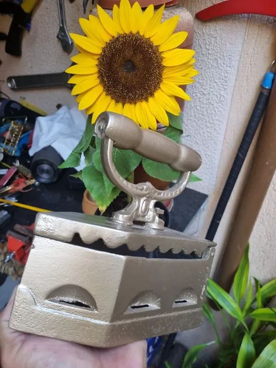 Ferro de Engomar Antigo - Decoração Vintage - Foto 3