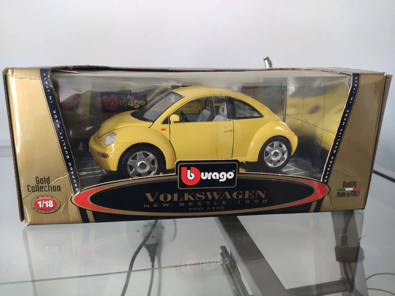 New Beetle (Amarelo) Burago importado. Escala 1/18