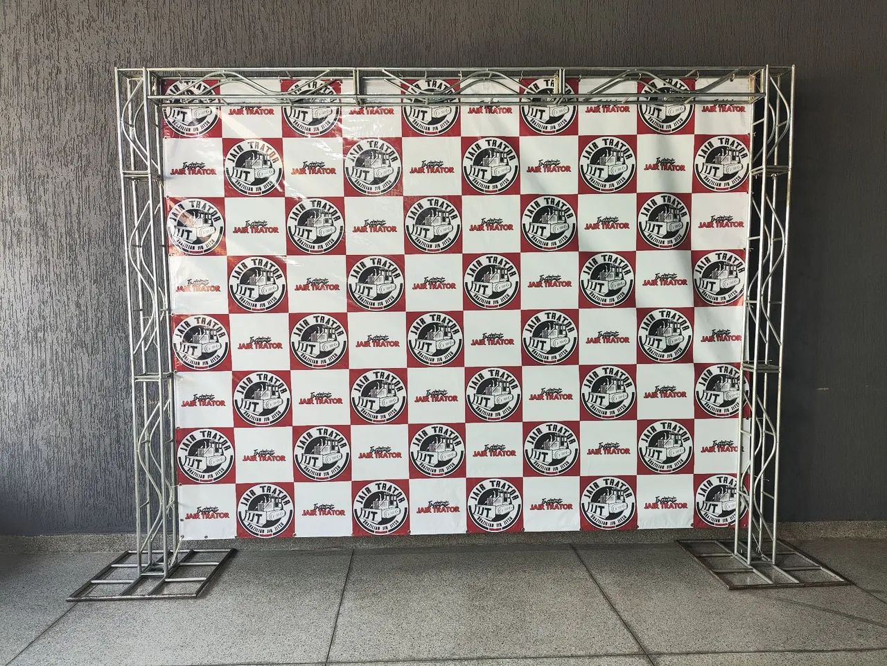 Alugo back drop grid.