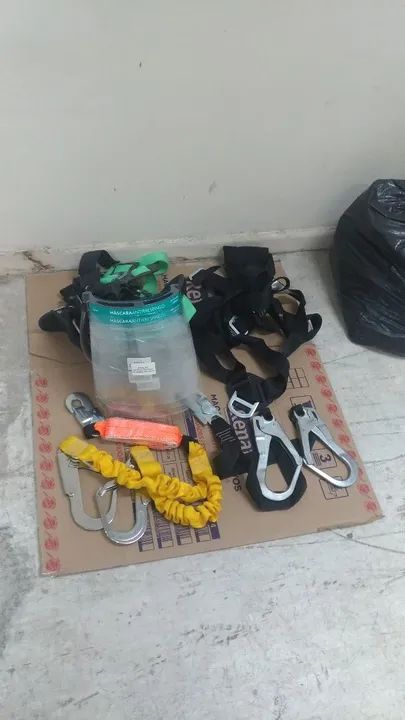 Equipamentos Proteção Individual, varios, nunca usados. E outros.