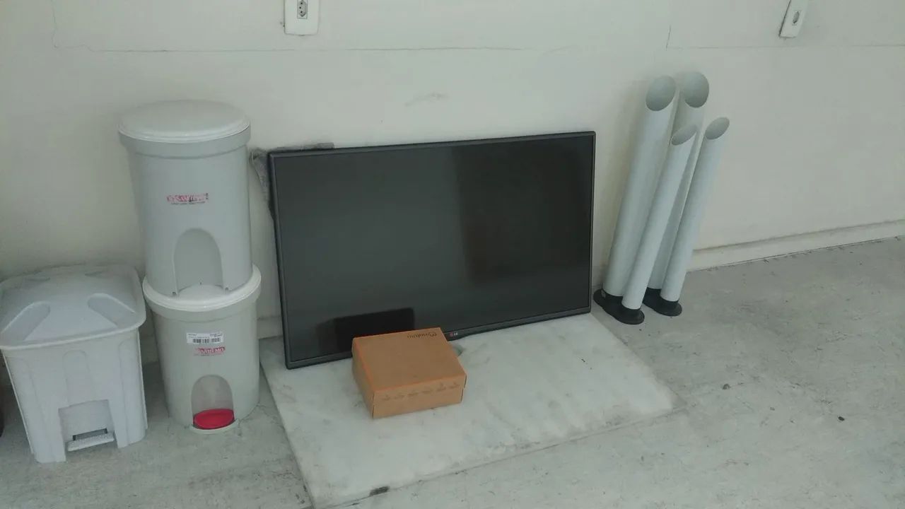 TV LG 42 polegadas, original, no estado, não está ligando. - Foto 2