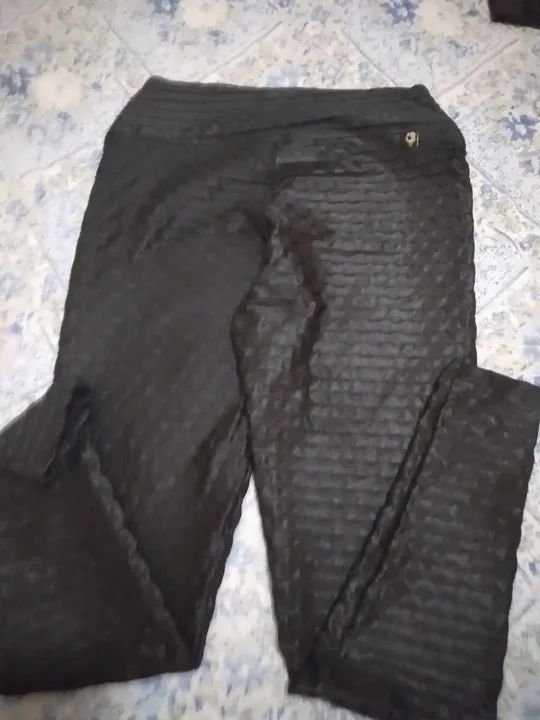 Legging preta de tecido texturizado