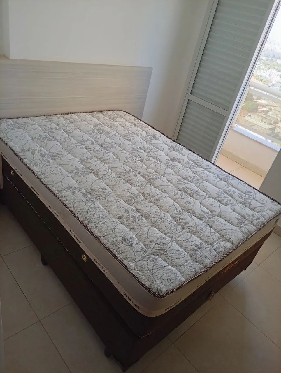 Cama casal box e colchão 