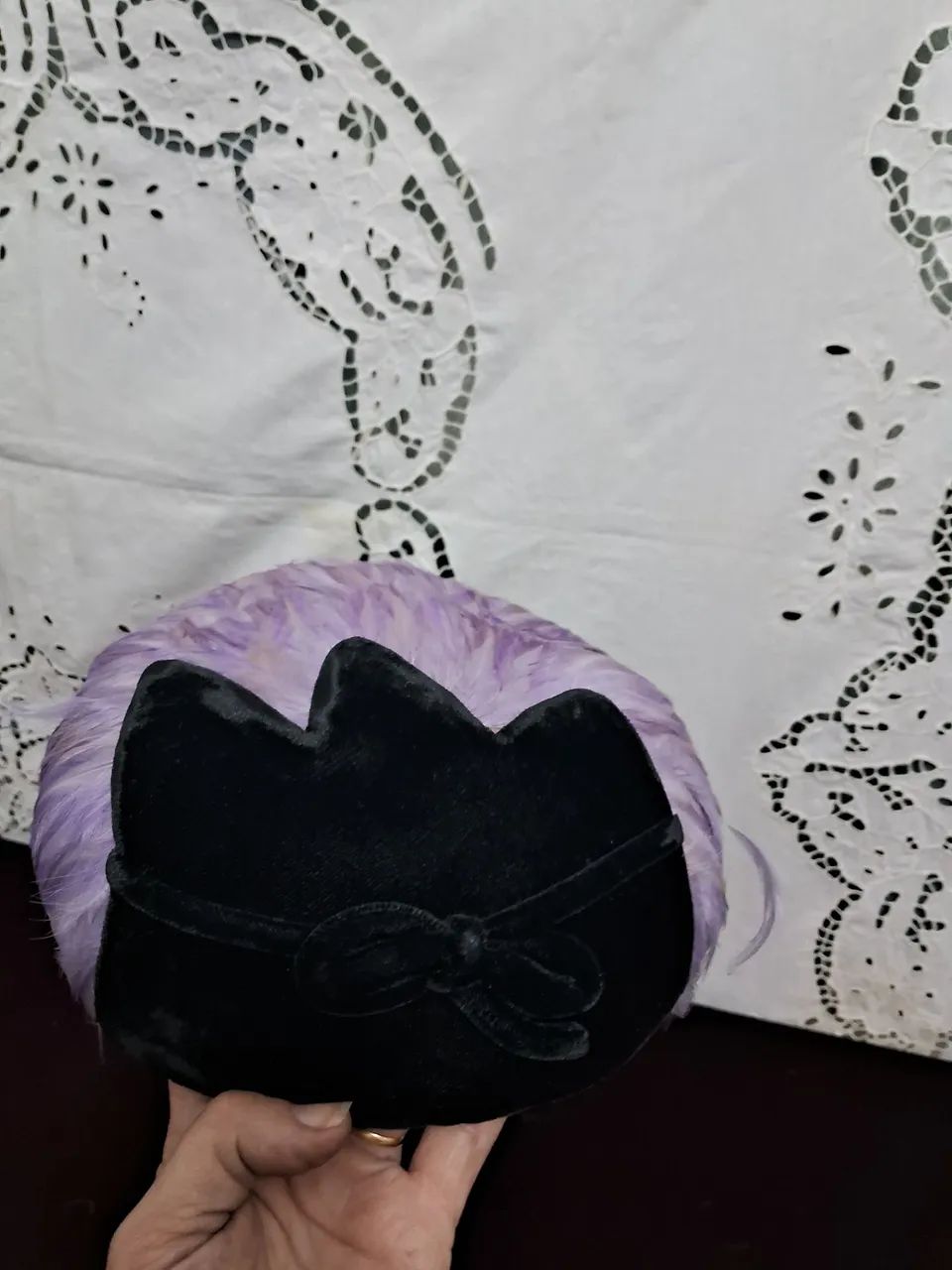 Chapéu Vintage Lilás com Penas e Detalhe em Veludo - Foto 6