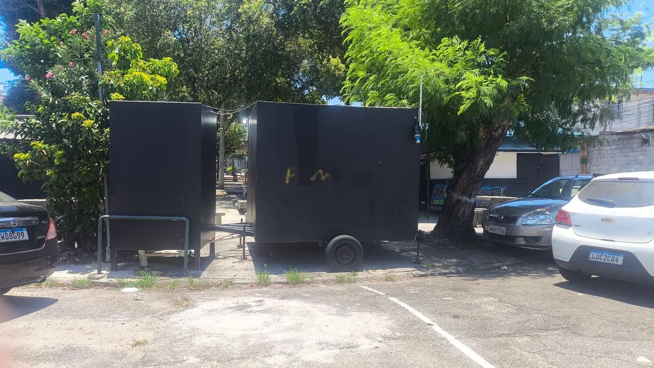 Alugo trailer na praça sangue areia