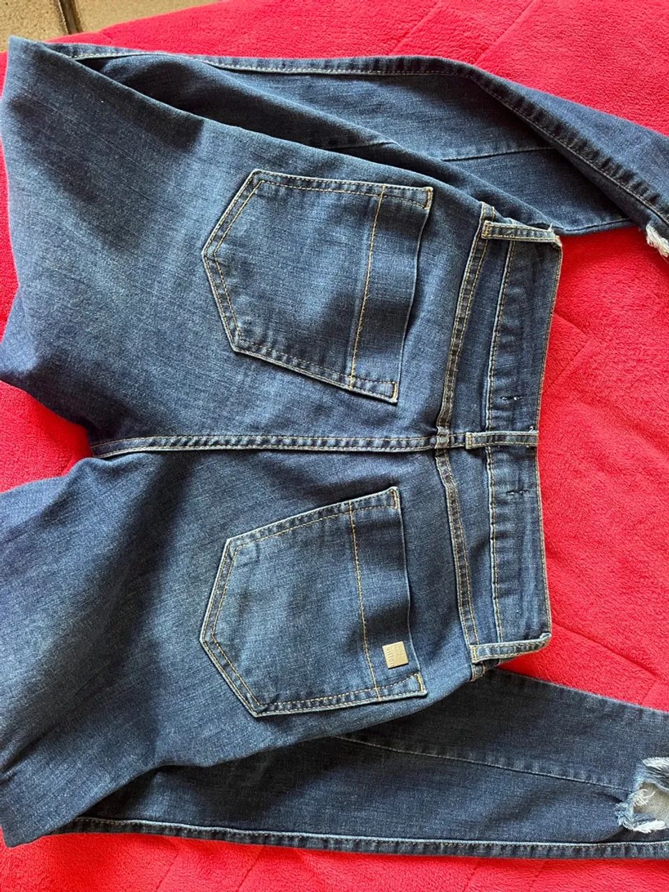 Calça Jeans Skinny com Barra Desfiada - Foto 4