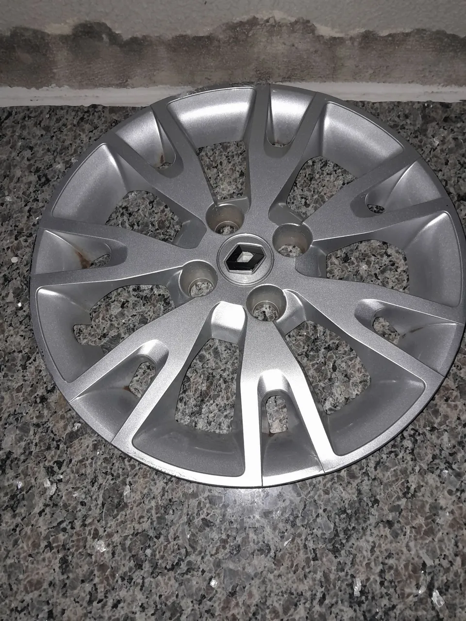 Calota de roda Renault Sandero/Logan 2020/21 aro 15. Original