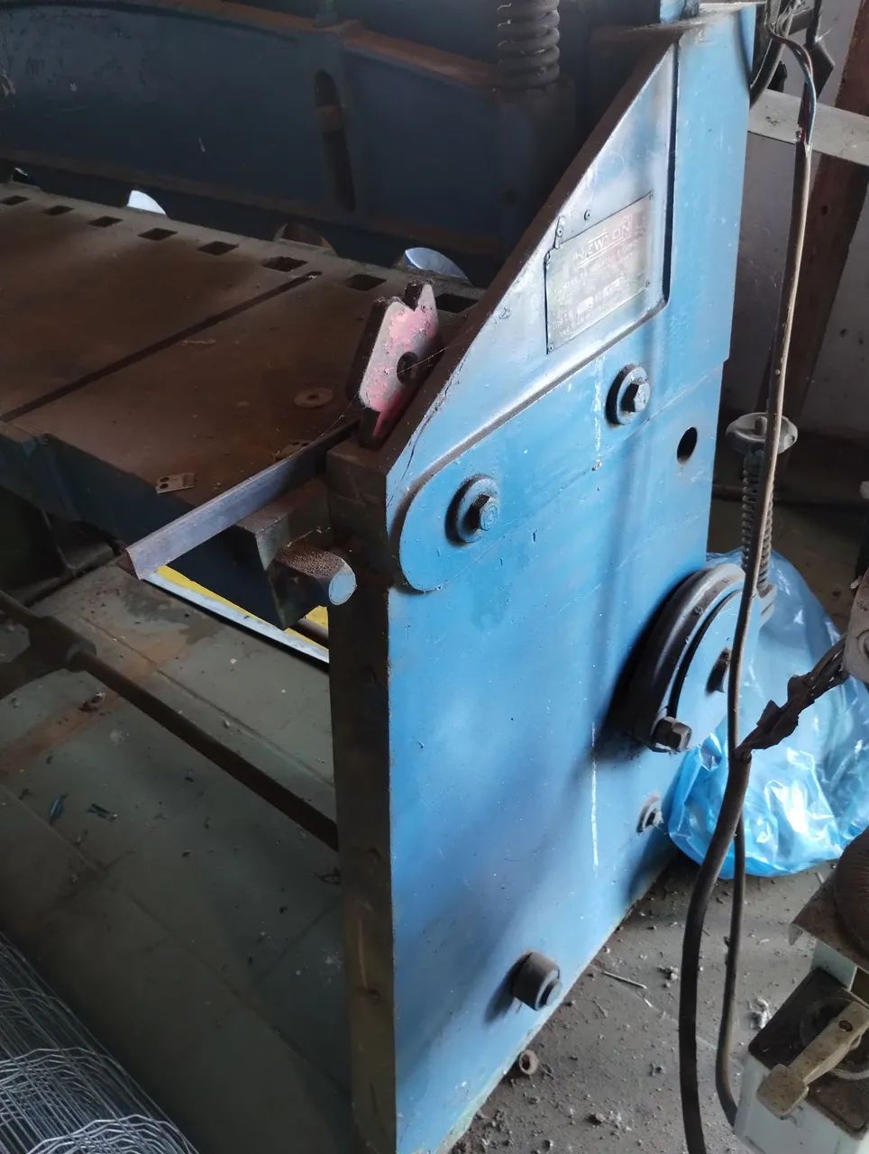 Guilhotina Newton  - Foto 4