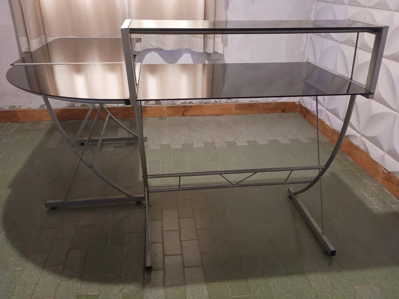 Mesa de Escritório em L com Tampo de Vidro - Foto 4