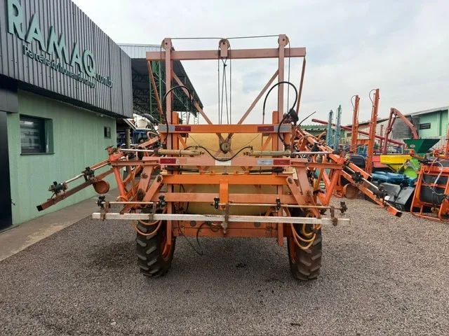 Pulverizador Jacto Columbia Cross ano 2000 - Tratores e máquinas