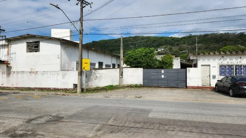 2 GALPÕES PARA LOCAÇÃO 600m² CONSTRUÍDOS + TERRENO DE 1.400m² A 1 km do Contorno Viário