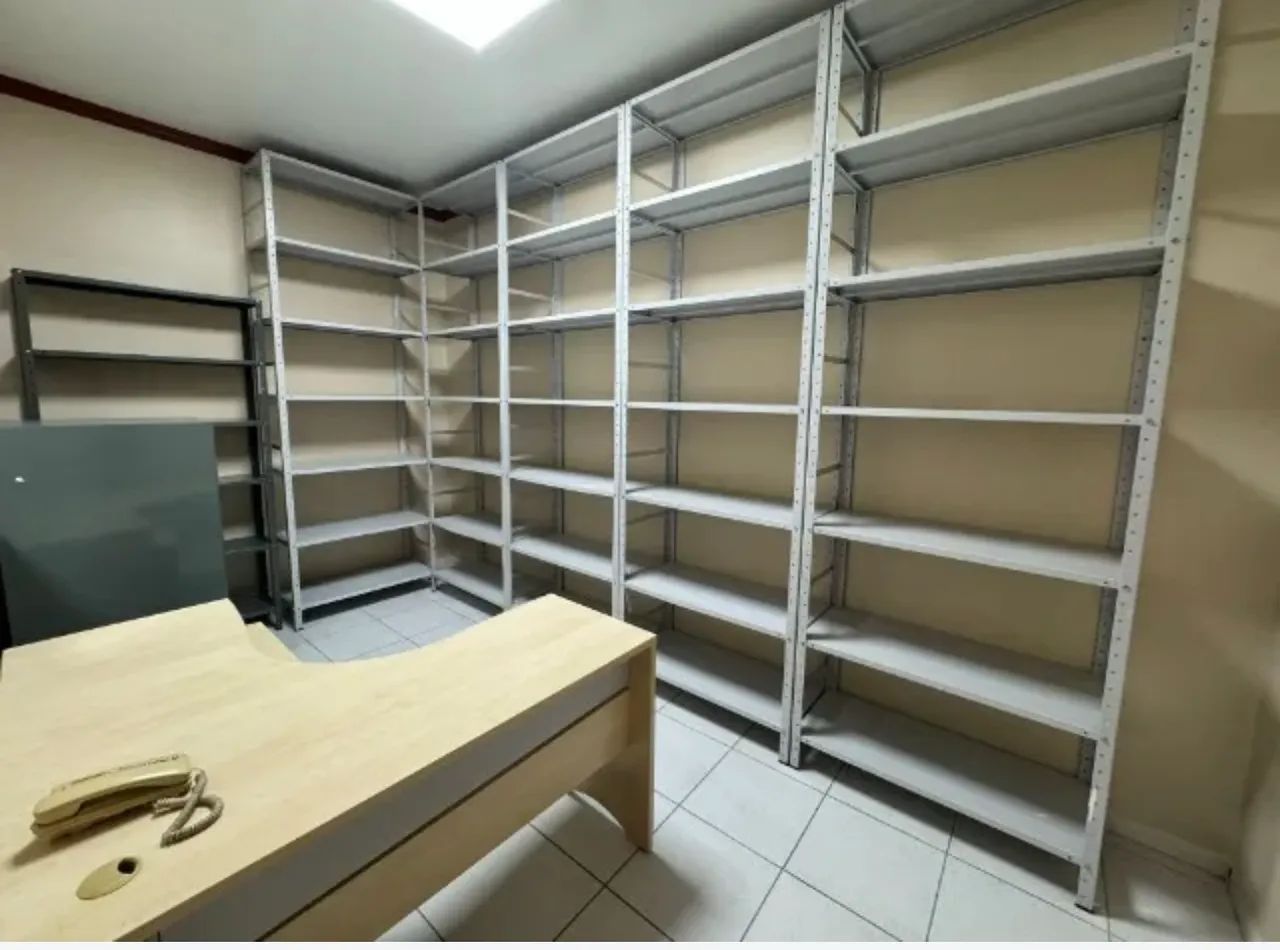 Alugo Prédio Comercial no Centro/ 3 Pavimentos/ 6 salas 