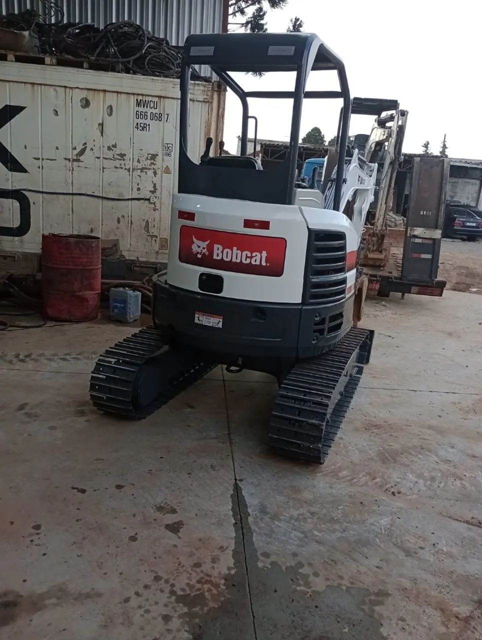 Venda urgente Mini escavadeira Bobcat E26 - Único Dono 2014 - Foto 2