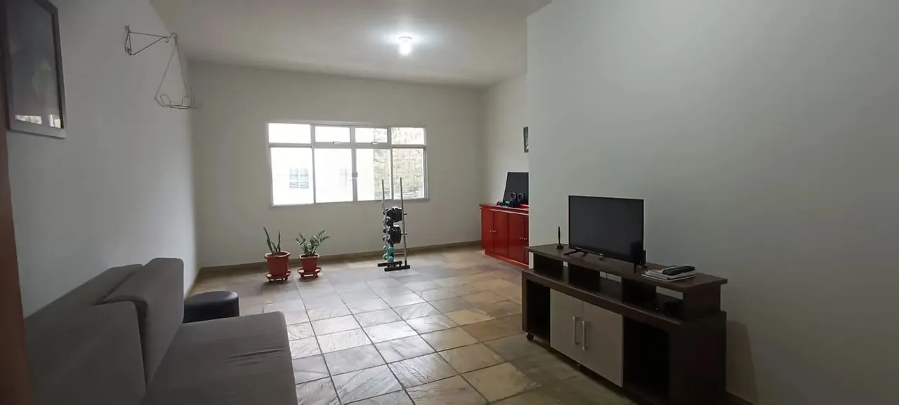 Casa 3 Pavimentos c/ Terraço 7 Quartos Primeiro Pavimento Independente em Jucutuquara