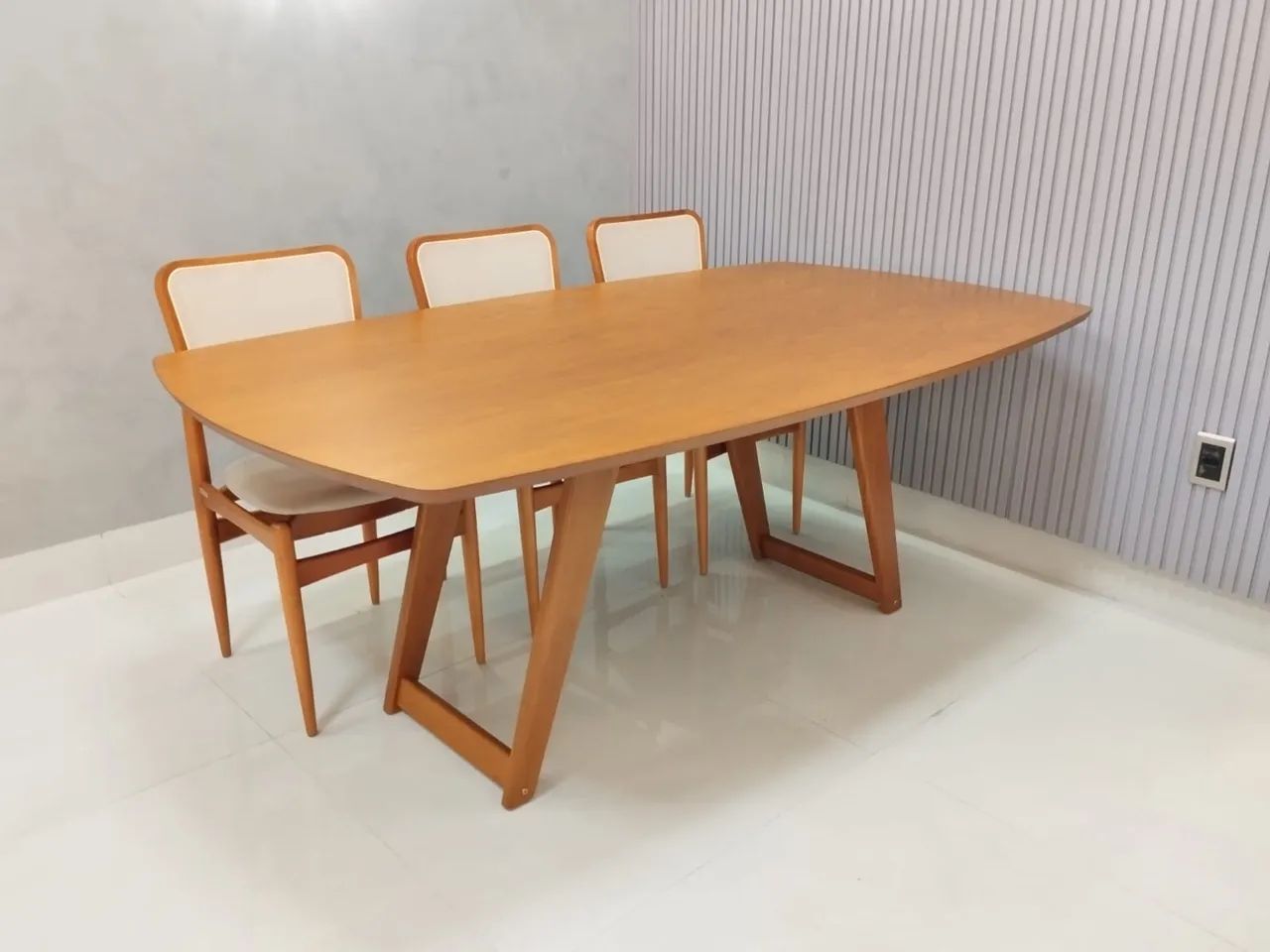 Mesa de Jantar em Madeira Maciça