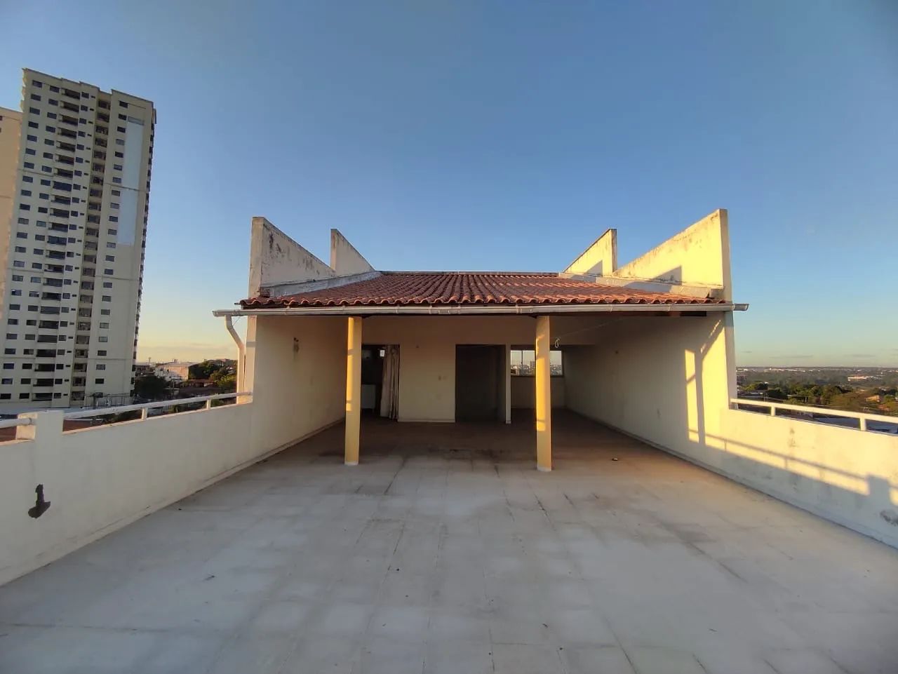 ALUGO OU VENDO PRÉDIO COMERCIAL - Foto 2