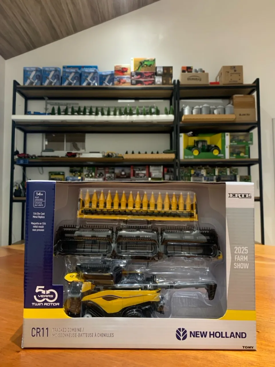 Miniatura colheitadeira New Holland CR11 esteira 1/64 Ertl