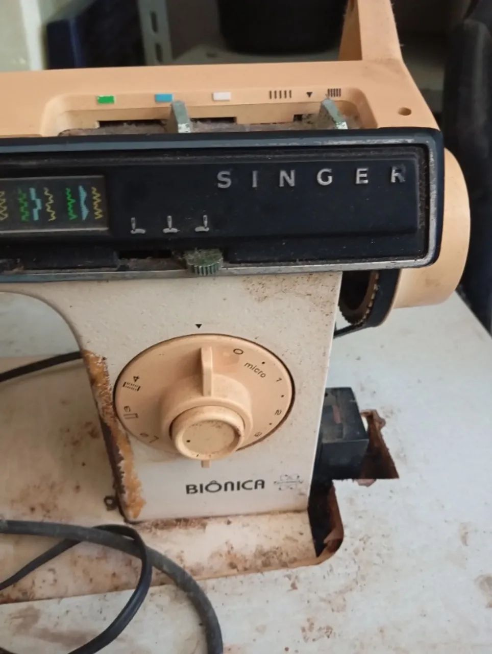 Máquina de costura antiga64302947942146120