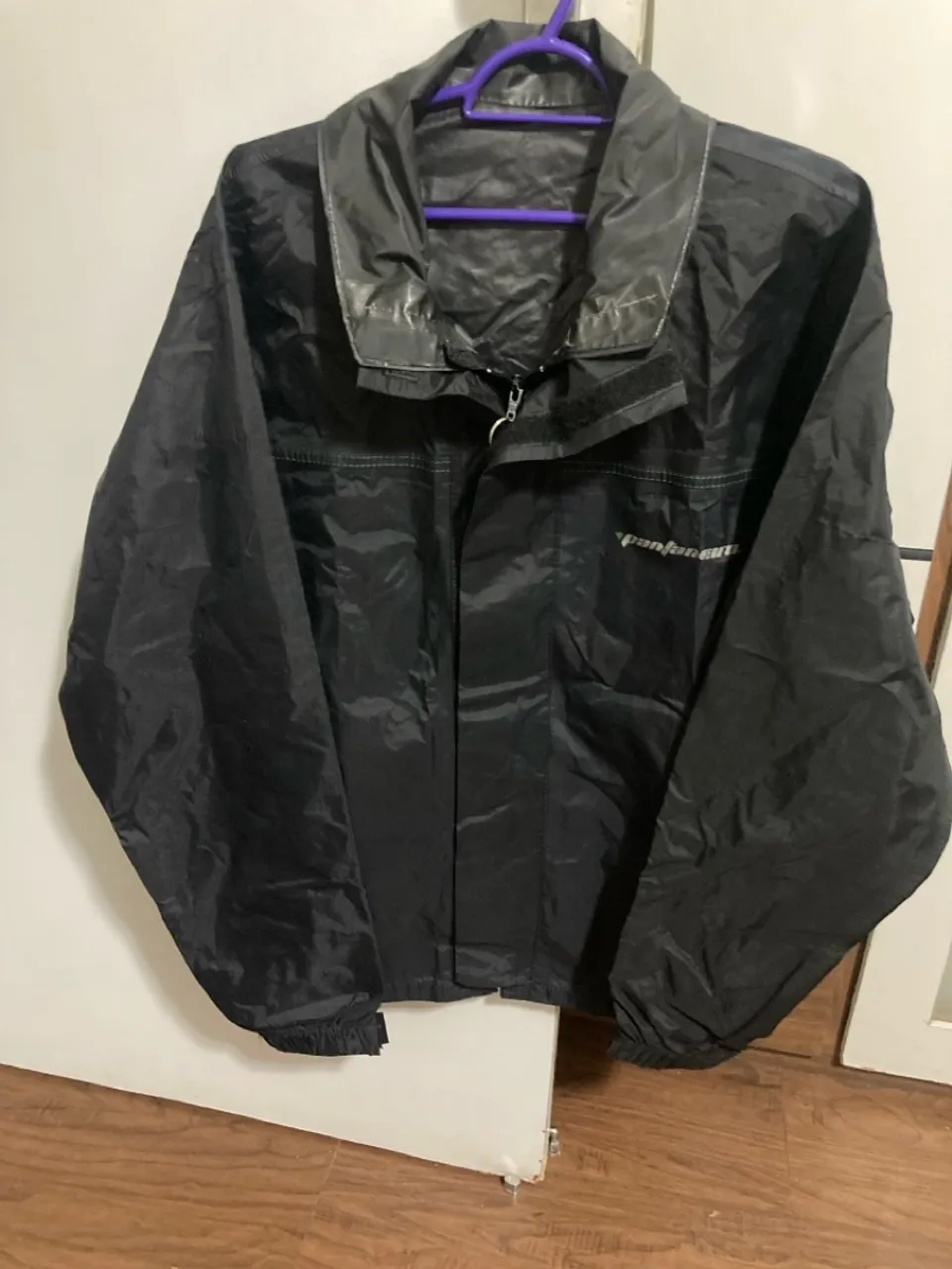 Capa de proteção completa para motociclista: jaqueta, calça e luvas