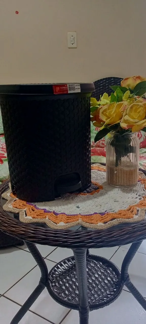 Lixeira para banheiro com pedal