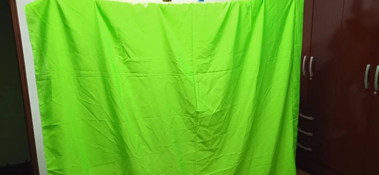 Suporte fundo infinito e tecido verde