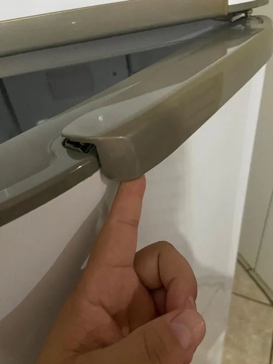 Geladeira Esmaltec Branca 276 Litros - Usada - Foto 6