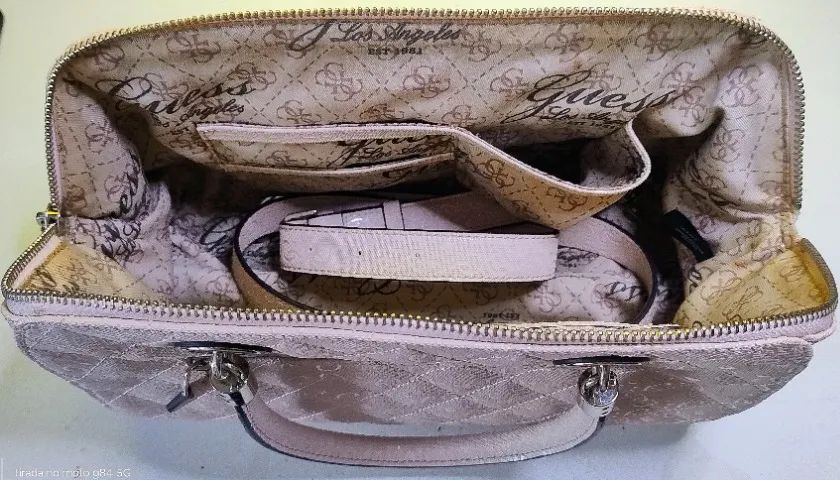 Bolsa de Mao Guess Flor - Foto 4