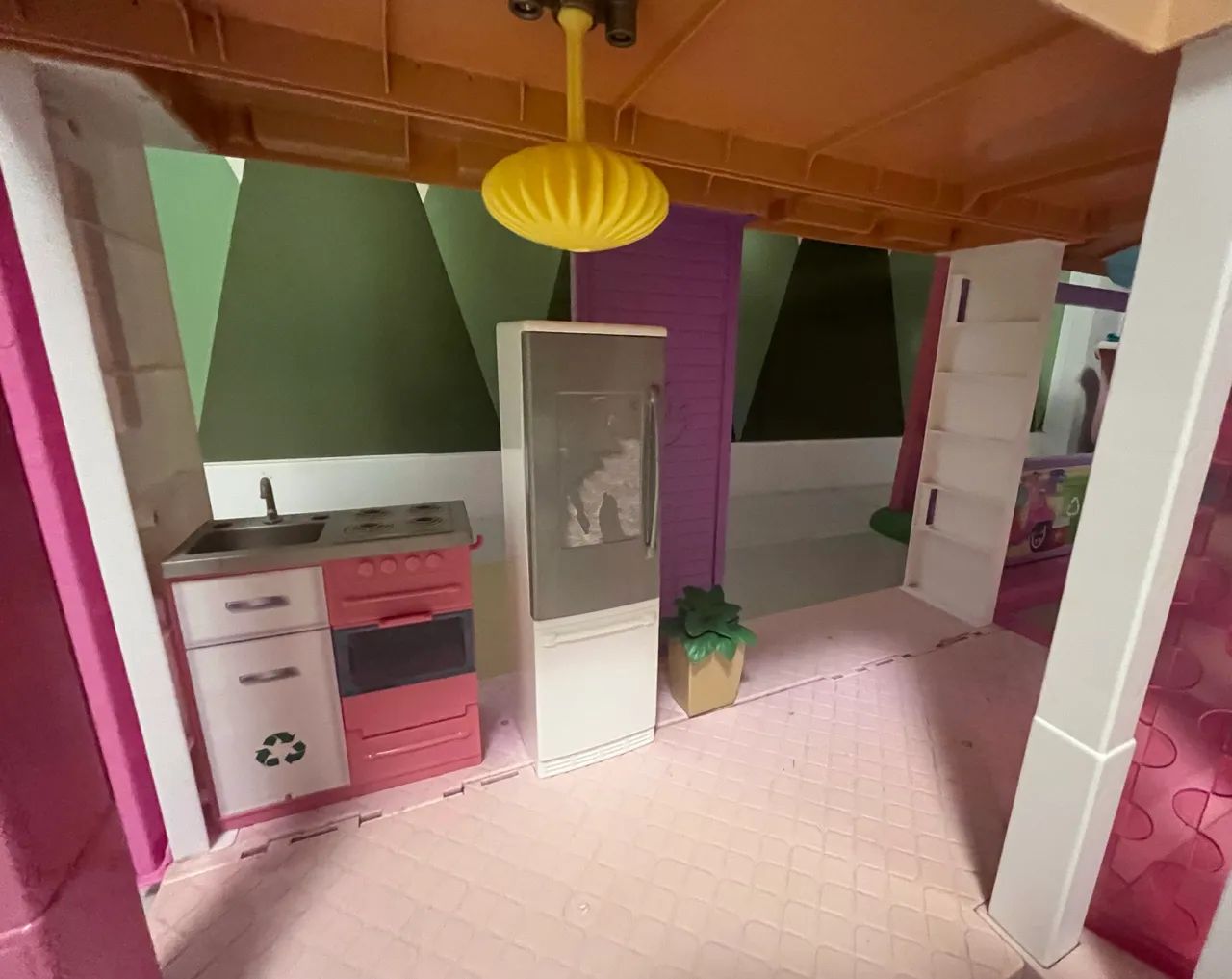 Casa da Barbie original com todas as peças da casa e mais duas barbies - Foto 5