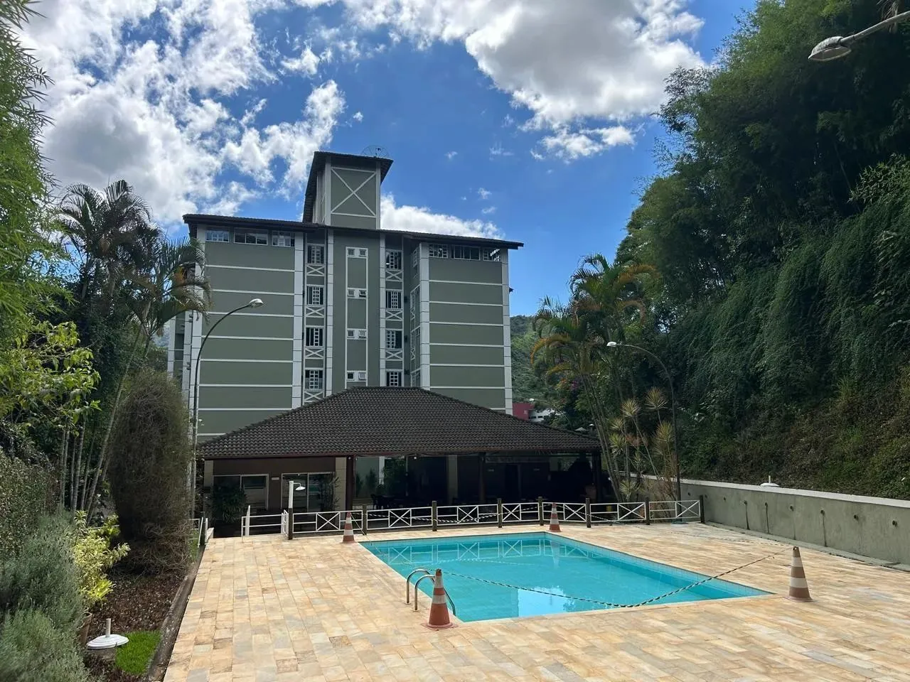 Apartamento para Venda em Petrópolis, Itaipava, 3 dormitórios, 1 suíte, 2 banheiros, 2 vag