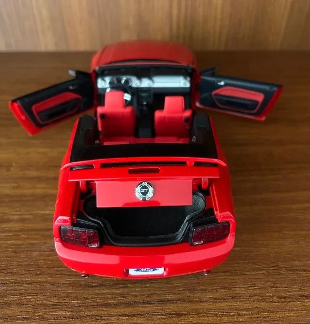 AUTOart Mustang GT 1:18 赤 Miniatura AutoArt Mustang GT Conversível 1:18 - Hobbies e coleções