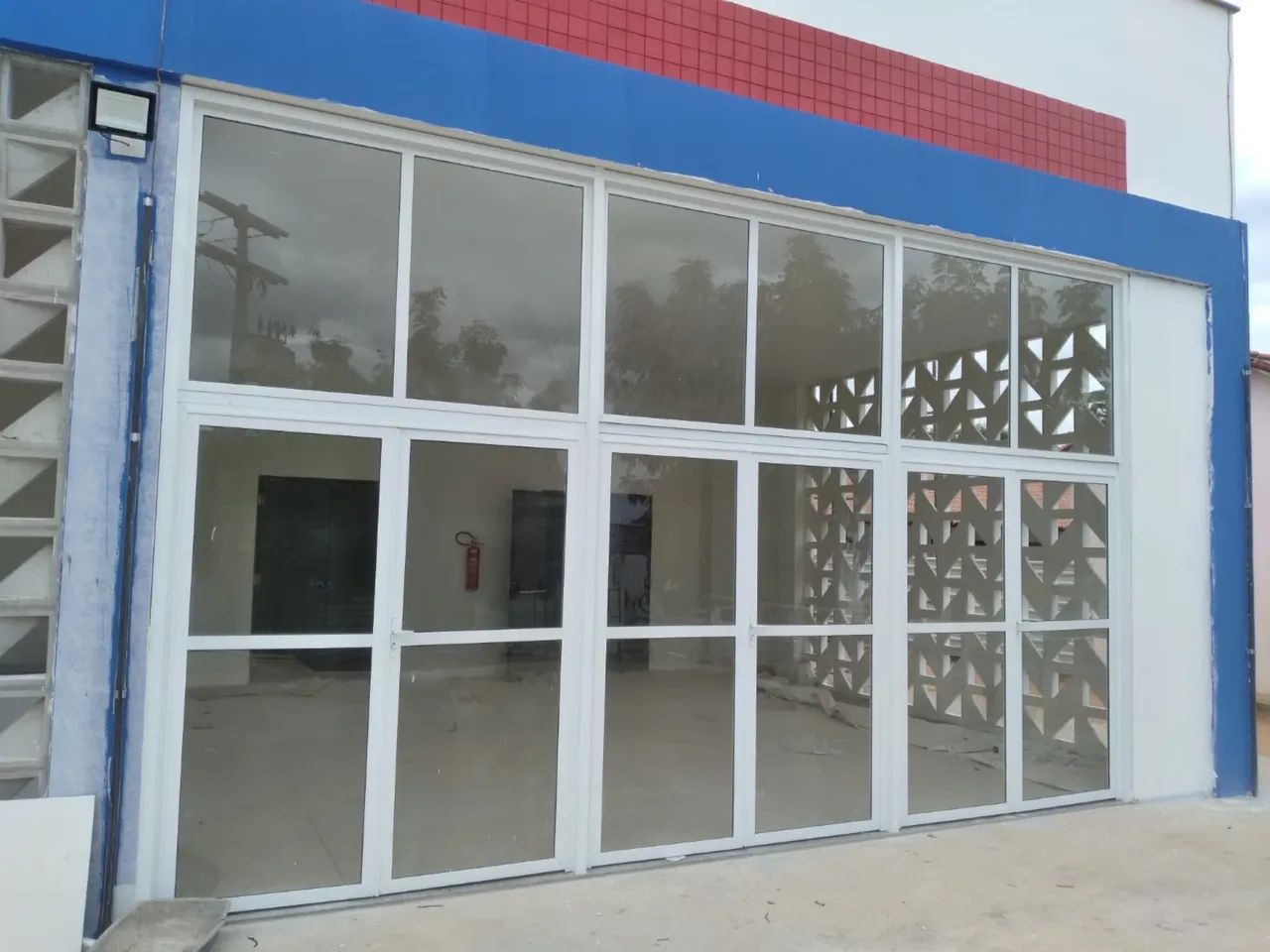 PORTÃO ALUMÍNIO / VIDRO / AÇO INOX / FACHADA ACM - Foto 3