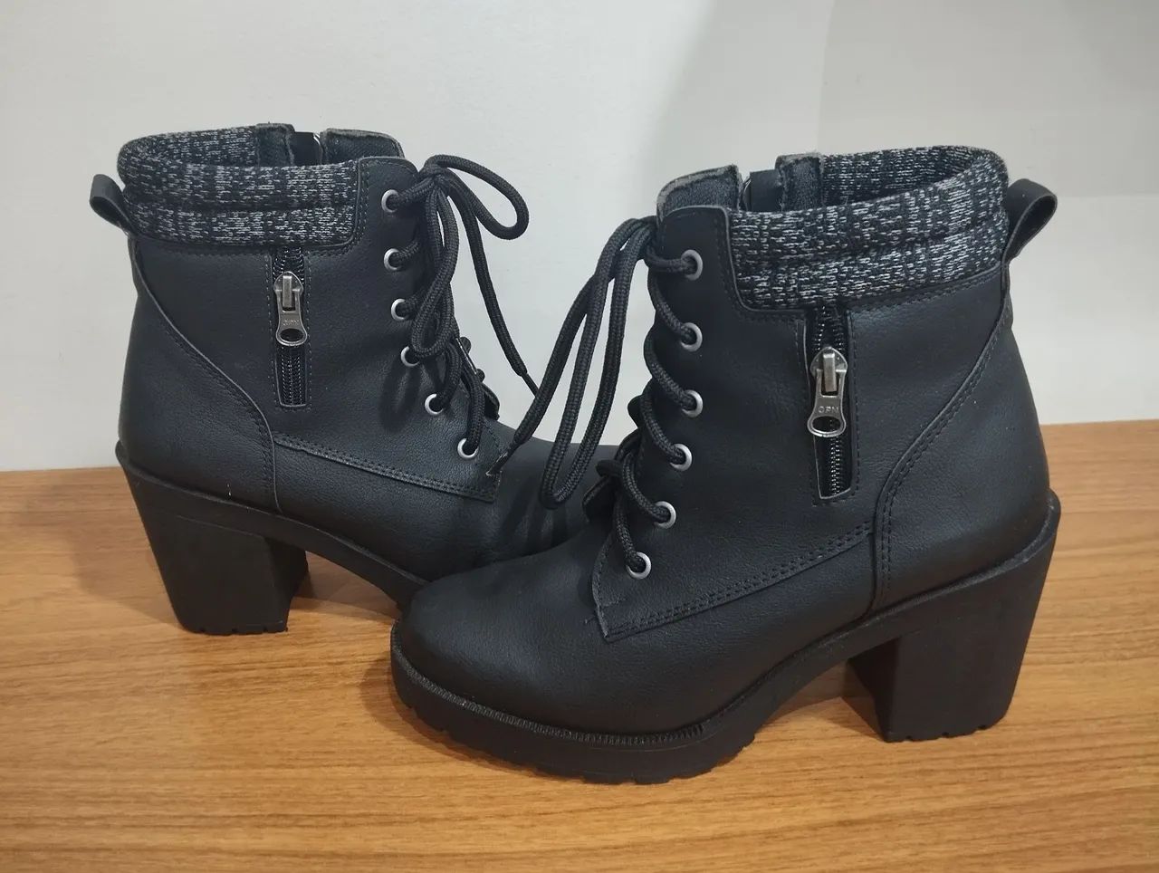 Bota cano curto semi nova - Foto 2